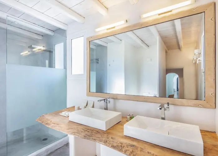 Spectacular 14 Bedrooms Vibhu Private Jacuzzis *